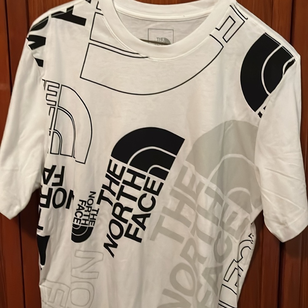 NWOT THE NORTH FACE SHORT SLEEVE T-Shirt - Picture 2 of 4